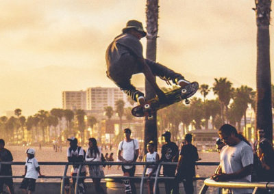 Un skateur devant un public